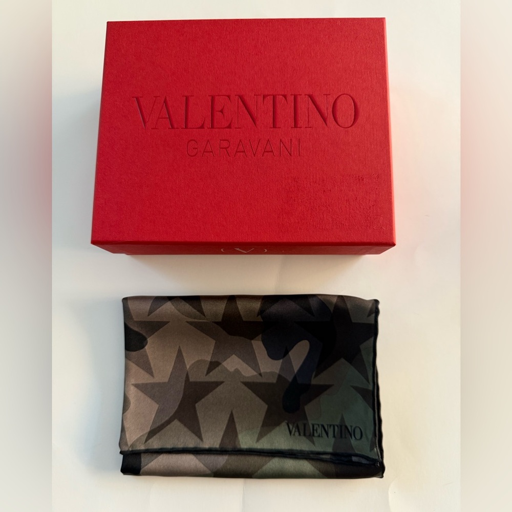 NWT VALENTINO SILK POCKET SQUARE SCARF